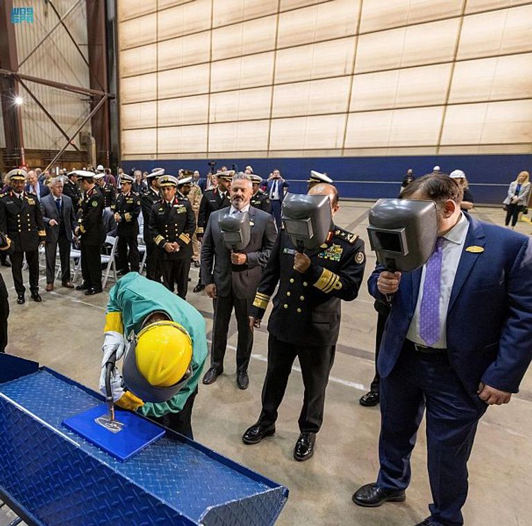 جانب من مراسم إرساء السفينة