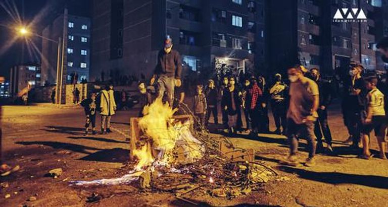 جانب من الاحتجاجات الليلية في مدن إيران
