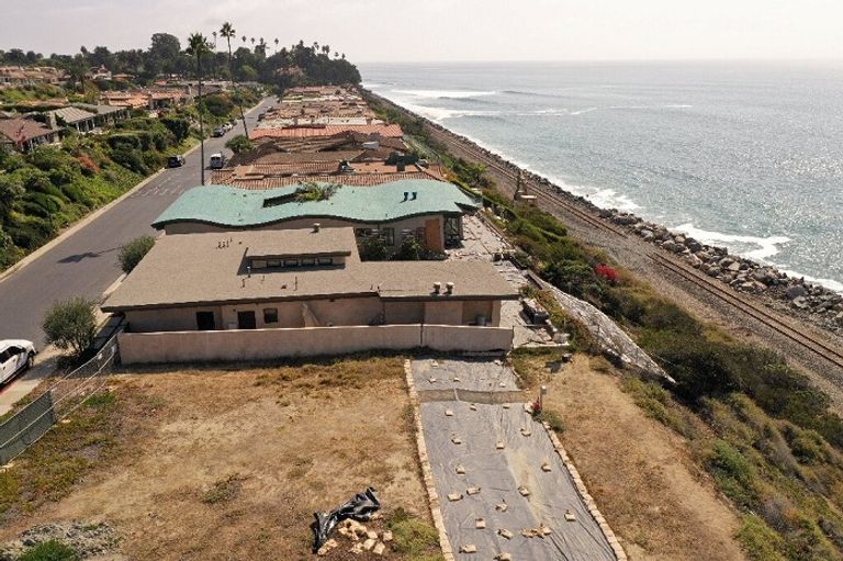 المحيط التهام مائة متر من الشاطئ