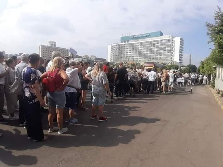 إقبال كبير على زيارة المتحف المصري في التحرير سياح ينتظرون لدخول المتحف المصري