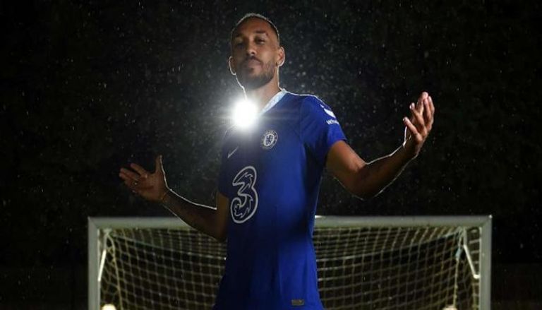 بيير أوباميانج لاعب تشيلسي الحالي المغربي أشرف حكيمي نجم دورتمود السابق وسان جيرمان الحالي