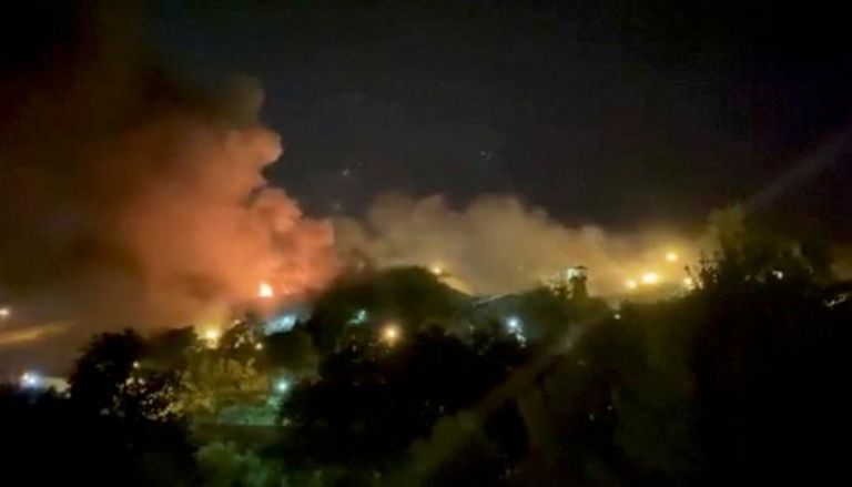 أعمدة الدخان تتصاعد من سجن إيفين في طهران