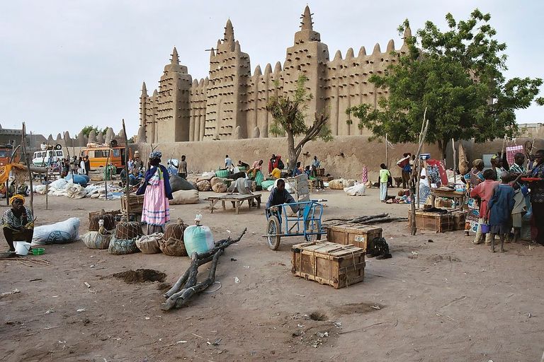 مدينة جينيه هي واحدة من الوجهات السياحية في مالي.