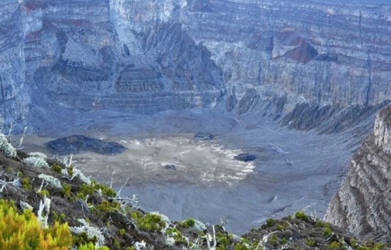 جبل كارتالا أحد أماكن السياحة في جزر القمر السياحة في جزر القمر… 8 وجهات سياحية في أرض العطور الساحرة