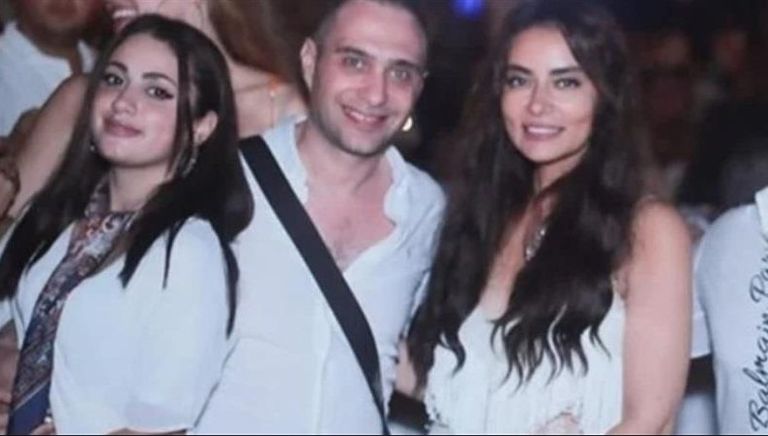 المطربة شيرين عبدالوهاب والمنتجة سارة الطباخ