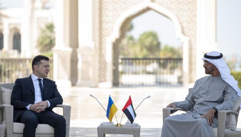 لقاء سابق بين الشيخ محمد بن زايد آل نهيان والرئيس الأوكراني