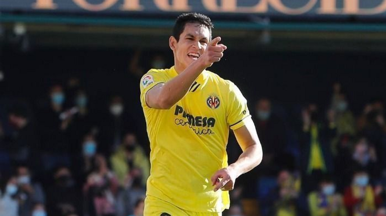 عيسى ماندي نجم فريق فياريال ومنتخب الجزائر