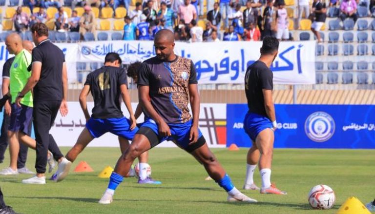 لاعبو أسوان قبل مباراة الاتحاد السكندري