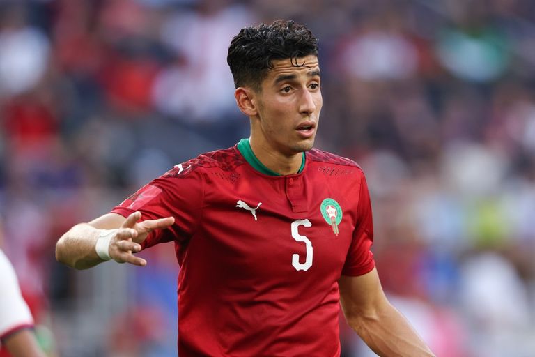 نايف أكرد مدافع منتخب المغرب وليد الركراكي مدرب منتخب المغرب