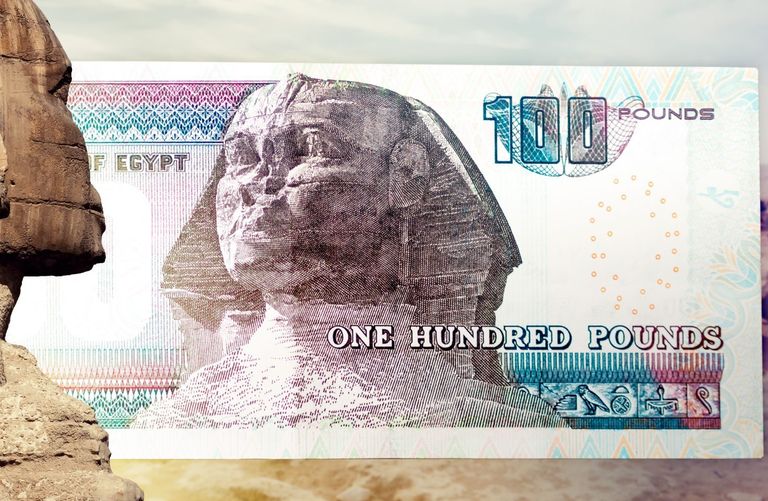 نقود مصرية فئة 100 جنيه تعاملات الدولار الأمريكي في البنوك المصرية
