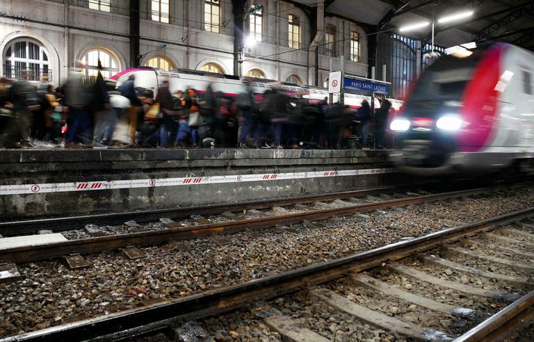 إضراب عمال النقل في فرنسا - أرشيفية