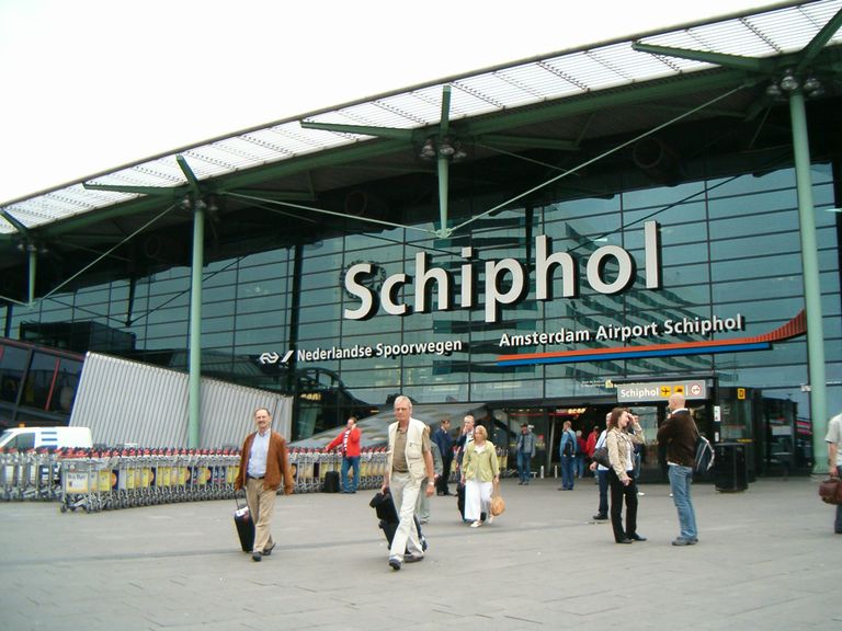 مطار Amsterdam Schiphol مطار شارل ديجول