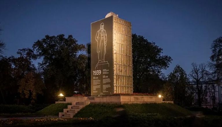 النصب التذكاري المغطى لتاراس شيفتشينكو في كييف.