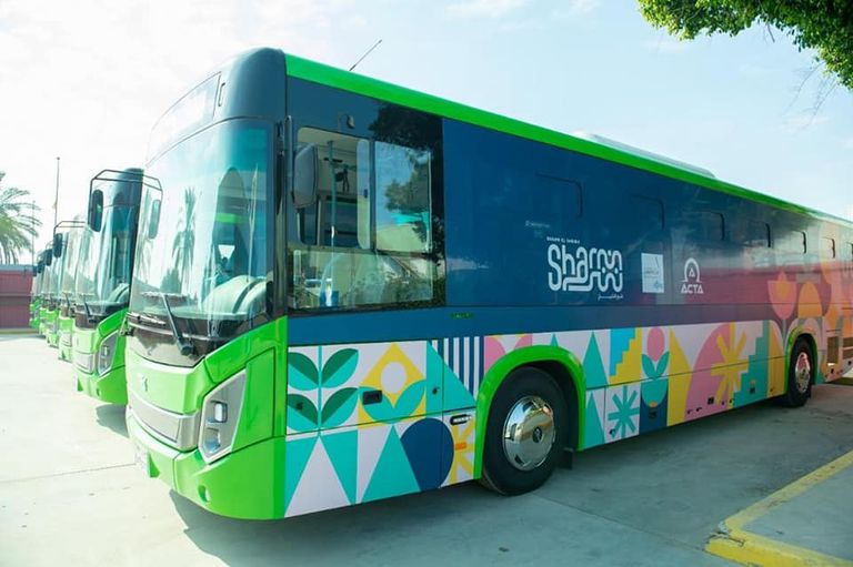 الأتوبيسات الكهربائية تتحرك لنقل ضيوف COP27