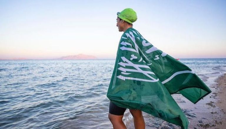 السباحة السعودية مريم صالح تعبر البحر الأحمر