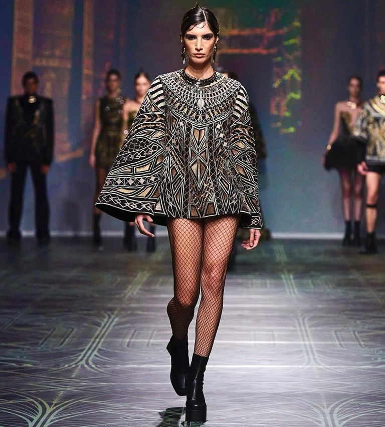 جانب من عرض مايكل سينكو بأسبوع الموضة في دبي