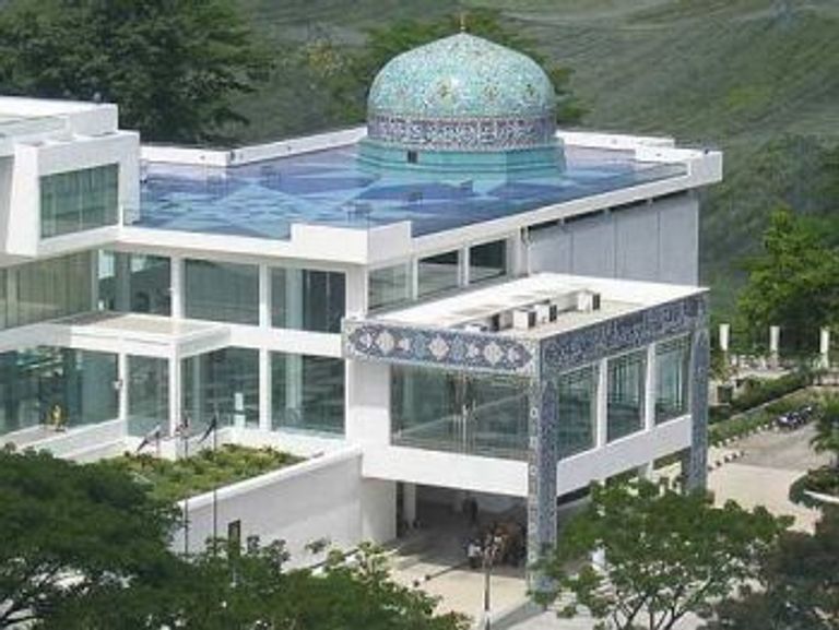 يعد متحف الفنون الإسلامية من أهم مناطق الجذب السياحي في كوالالمبور.