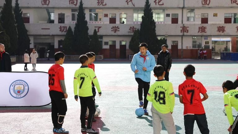 مانشستر سيتي الأفضل في العالم مانشستر سيتي أفضل نادٍ في العالم