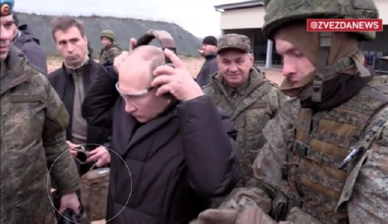 بوتين يزور أحد مراكز التدريب