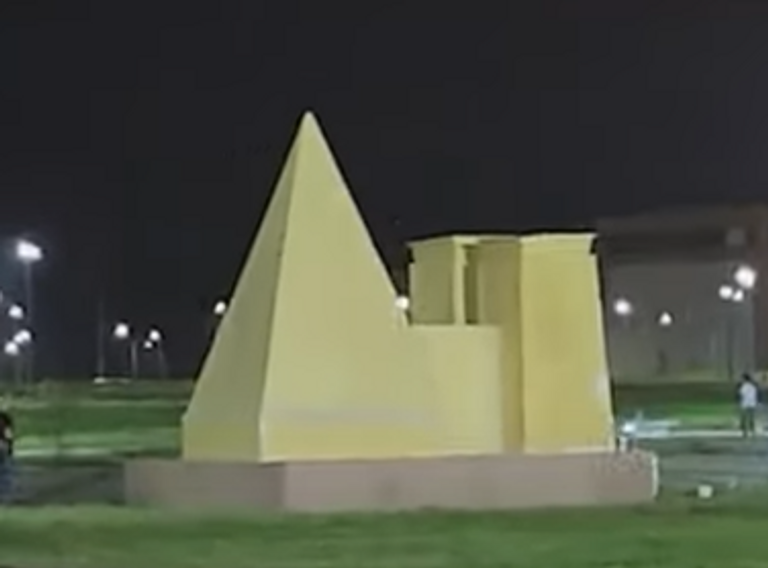 مجسم الأهرامات في مصر جامع الجزائر