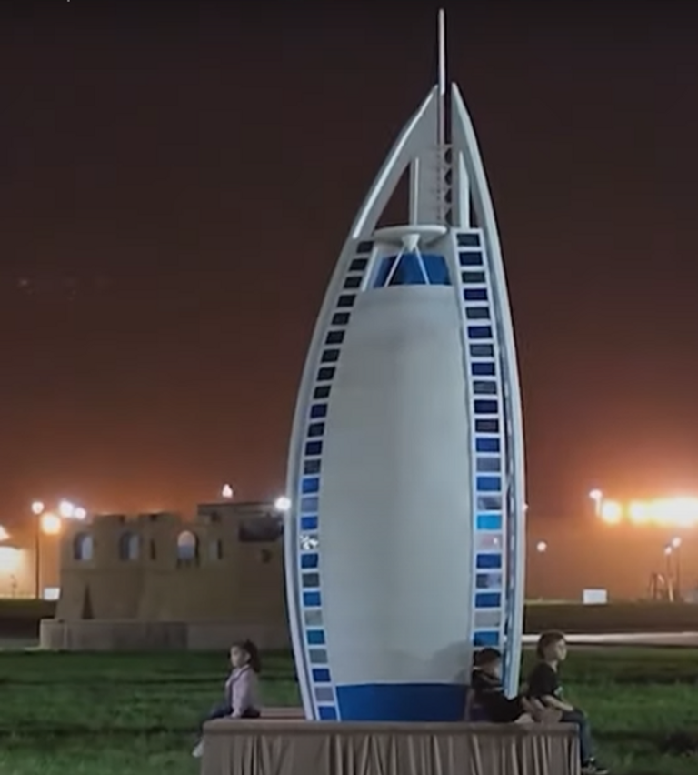 مجسم برج العرب في دبي جامع الجزائر