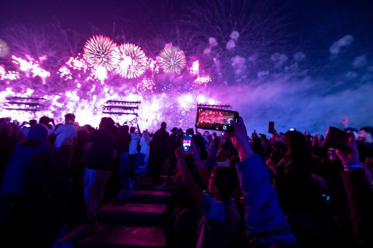 الألعاب النارية تزين سماء الرياض