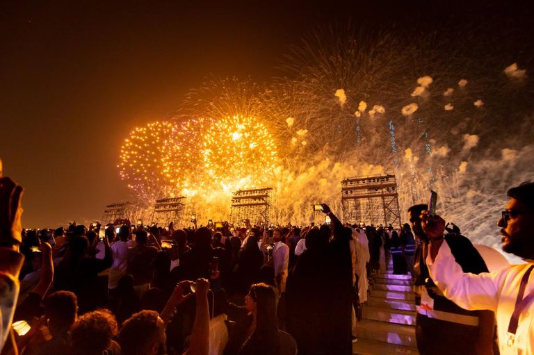 الألعاب النارية تزين سماء الرياض