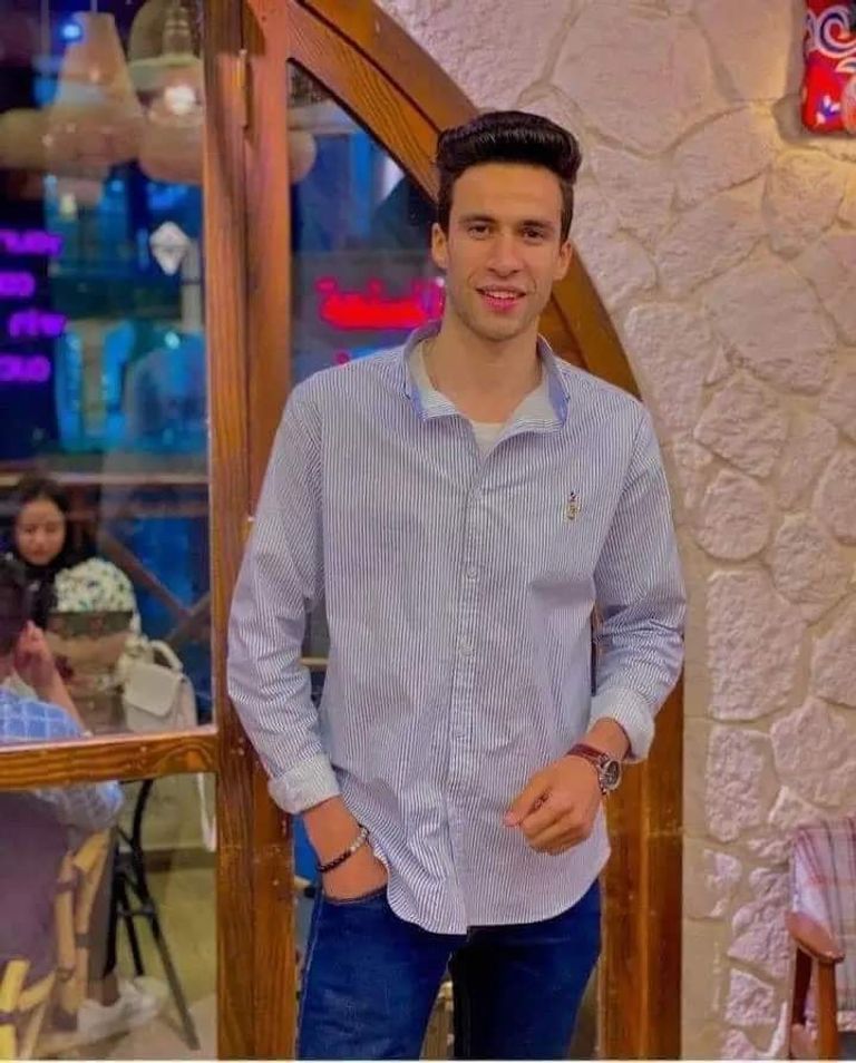 الشاب صلاح مجاهد