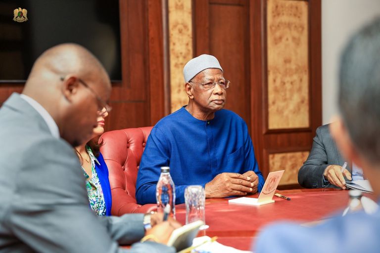 حفتر يستقبل باثيلي بمكتبه ببنغازي