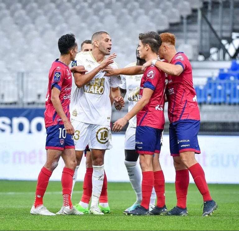 إسلام سليماني لاعب بريست ضد كليرمون فوت يوهان جاستين وإسلام سليماني