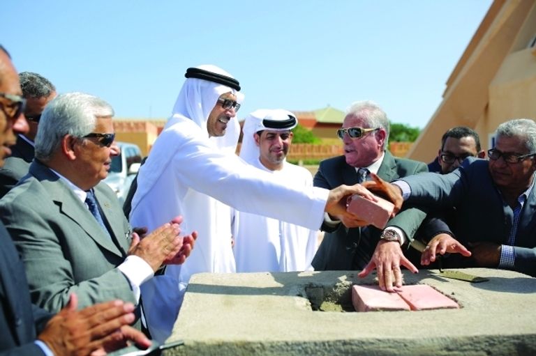 تمثال الشيخ زايد بن سلطان آل نهيان يزين مدخل المدينة التي تحمل اسمه