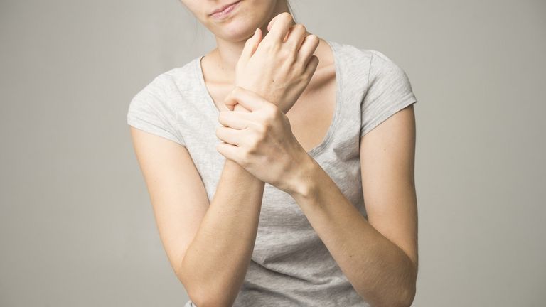 شخص مصاب بمرض باركنسون - أرشيفية