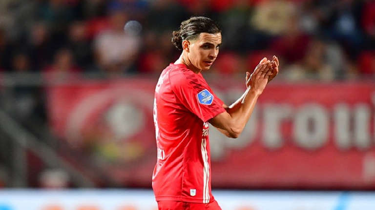 رامز زروقي لاعب تفينتي الهولندي منتخب الجزائر