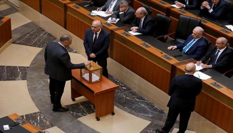 جلسة سابقة للبرلمان اللبناني لانتخاب خليفة لعون الرئيس اللبناني ميشال عون - أرشيفية