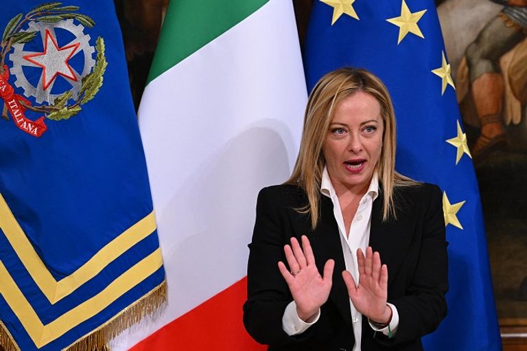 ميلوني عقب تسلمها رئاسة الحكومة الإيطالية جورجيا ميلوني تترأس الحكومة الإيطالية