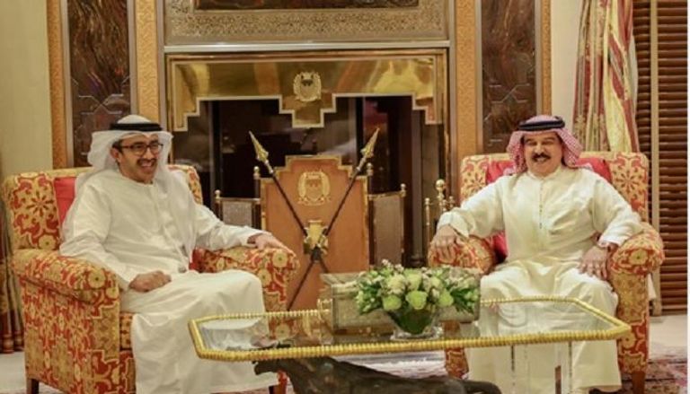 ملك البحرين والشيخ عبدالله بن زايد آل نهيان خلال اللقاء