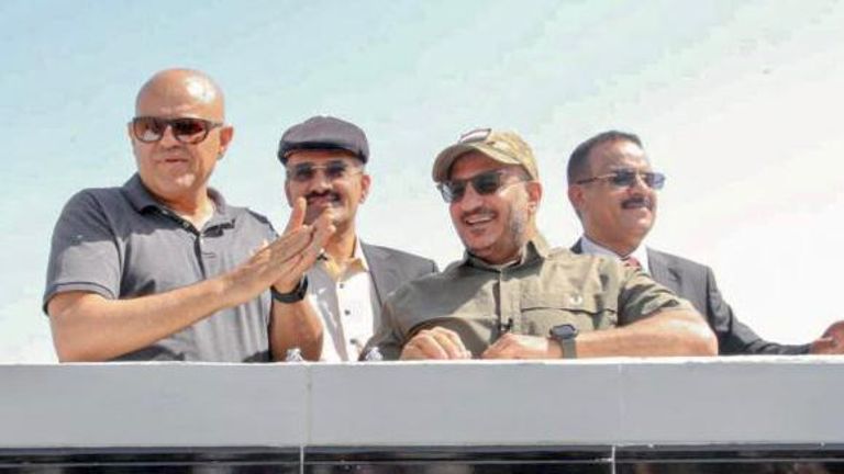 افتتاح مشروع شق وسفلتة طريق (الكدحة-البيرين) باليمن