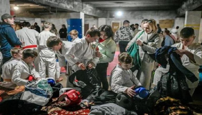 مشاهد ترصد أحداث نهاية الأسبوع في الأقبية والملاجئ بأوكرانيا