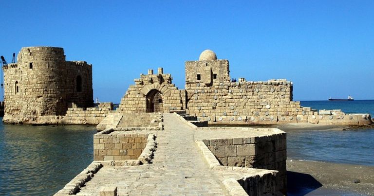 مدينة صيدا أحد أهم المدن السياحية في لبنان 6 من أھم المدن السیاحیة في لبنان.. زيارة لا تنسى
