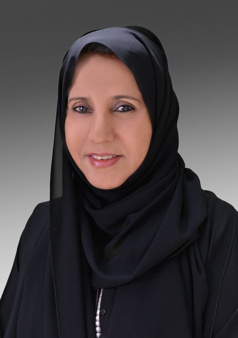 ميثاء الشامي وزيرة دولة في دولة الإمارات تشارك في الاحتفالية الكبرى محمد القرقاوي، وزير شؤون مجلس الوزراء في دولة الإمارات