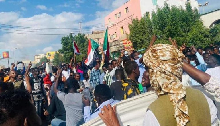سودانيون فى مسيرة احتجاجية معتادة فى العاصمة