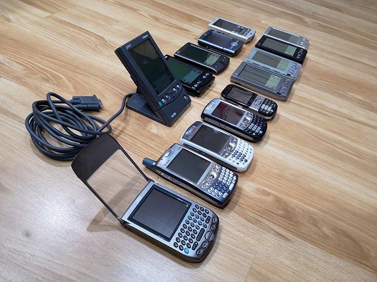 هواتف قديمة - موقع gadgeteer هواتف محمولة - رويترز