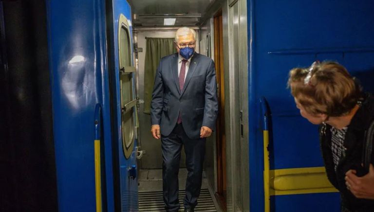 الرئيس الألماني فرانك-فالتر شتاينماير خلال رحلته لكييف