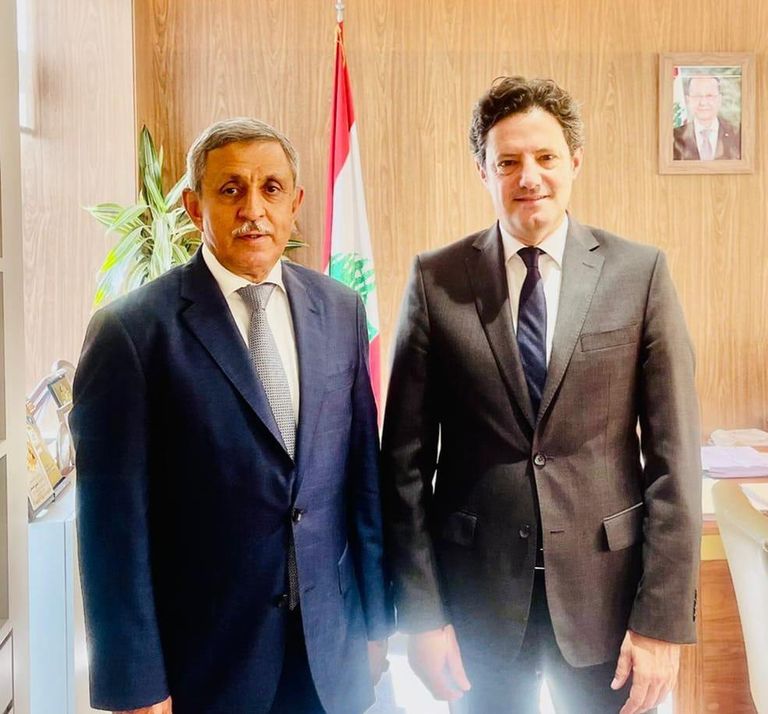 جانب من لقاء سفير اليمن في لبنان ووزير الإعلام اللبناني