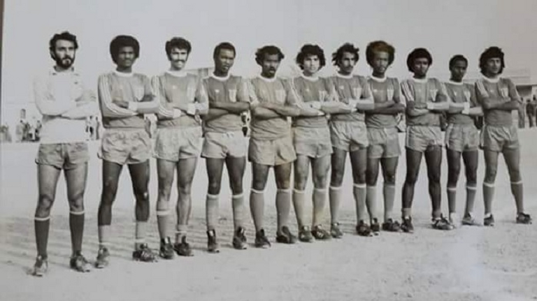 مشير عثمان مع أهلي دبي حسين الشحات بقميص العين الإماراتي