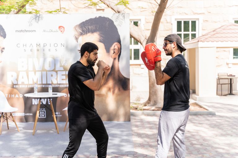 الملاكم الإماراتي ماجد النقبي الملاكم الإماراتي سلطان النعيمي