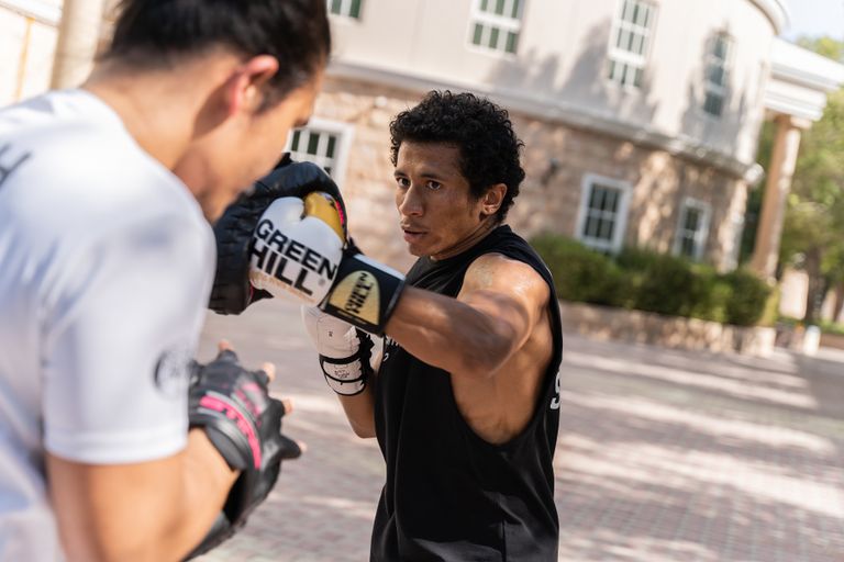 الملاكم الإماراتي فهد البلوشي الملاكم الإماراتي سلطان النعيمي