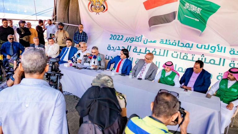 وصول أول دفعة من منحة الوقود السعودية لليمن