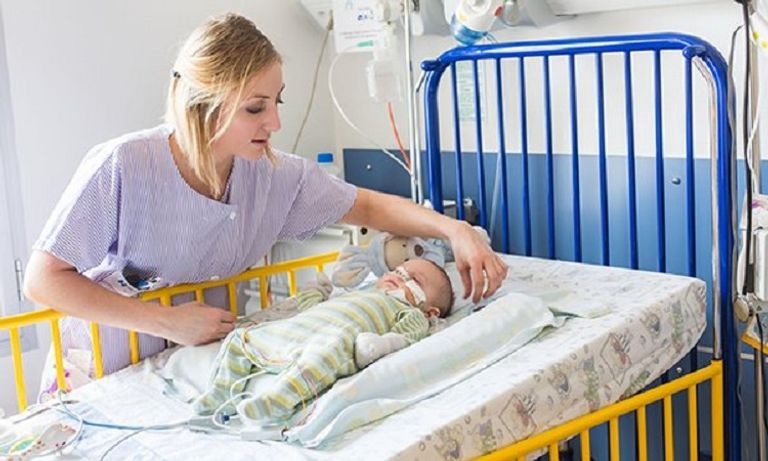 الفيروس المخلوي التنفسي يصيب شريحة واسعة من الأطفال الصغار - أرشيفية