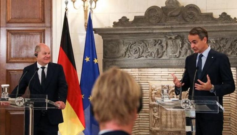 المستشار الألماني خلال المؤتمر الصحفي مع رئيس وزراء اليونان 